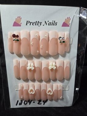 Pretty Nails Nude Pink Press-On Set with Pearls and Floral Charms